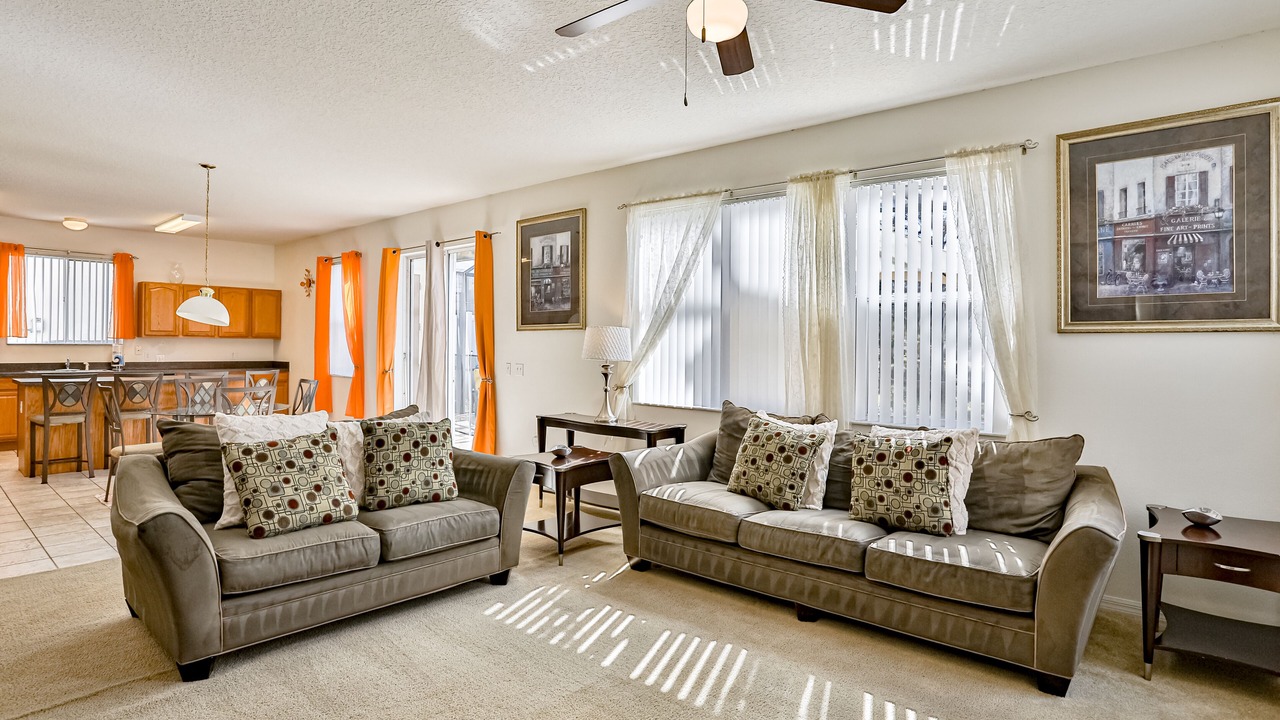 Photo of Livingroom in Windwood Bay