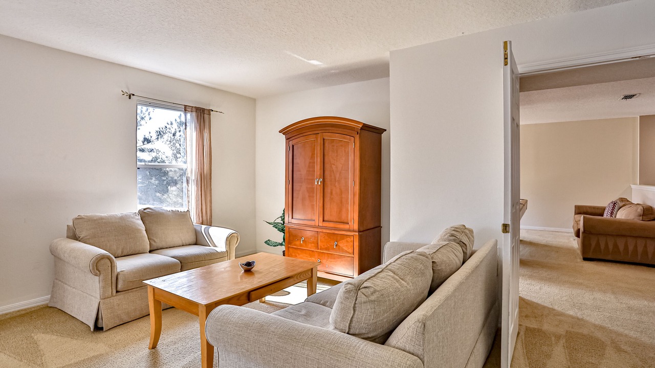Photo of Livingroom in Windwood Bay