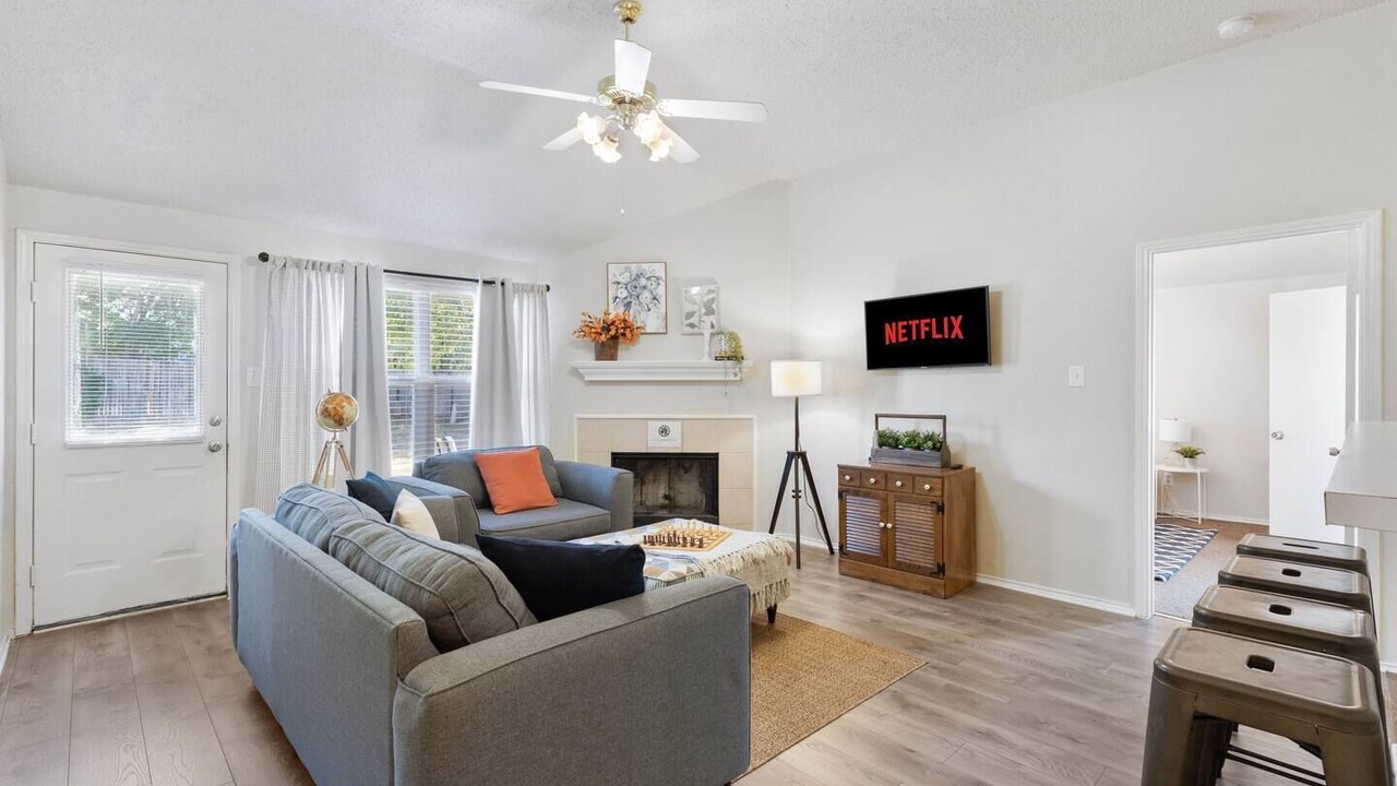 Photo of Livingroom in Burleson