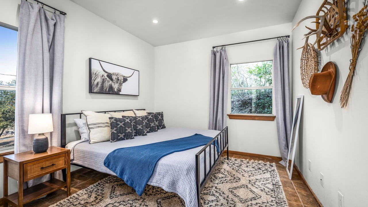 Photo of Bedroom in Kyle