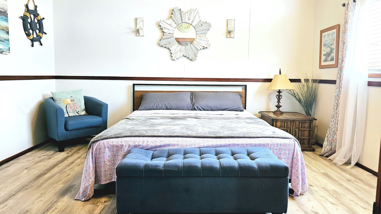Photo of Bedroom in Lakeview  Jefferson County