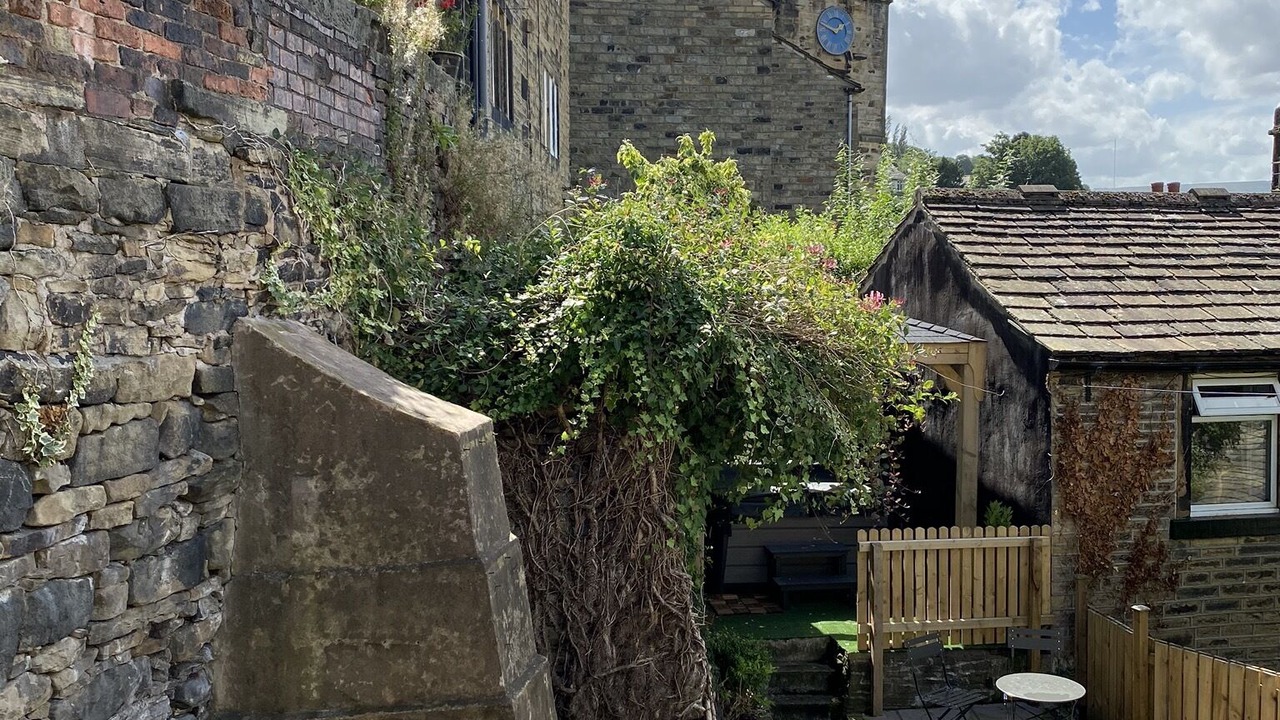 Photo of Patio Balcony in Holmfirth