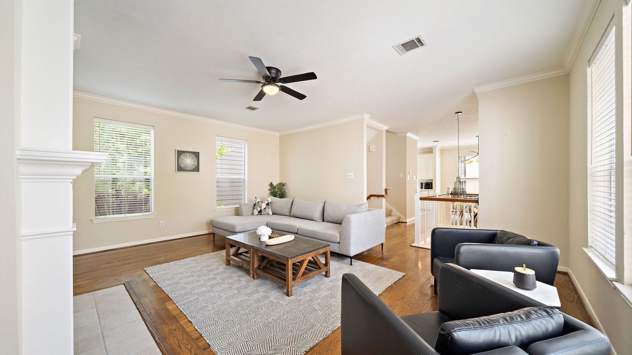 Photo of Livingroom in South Central Houston