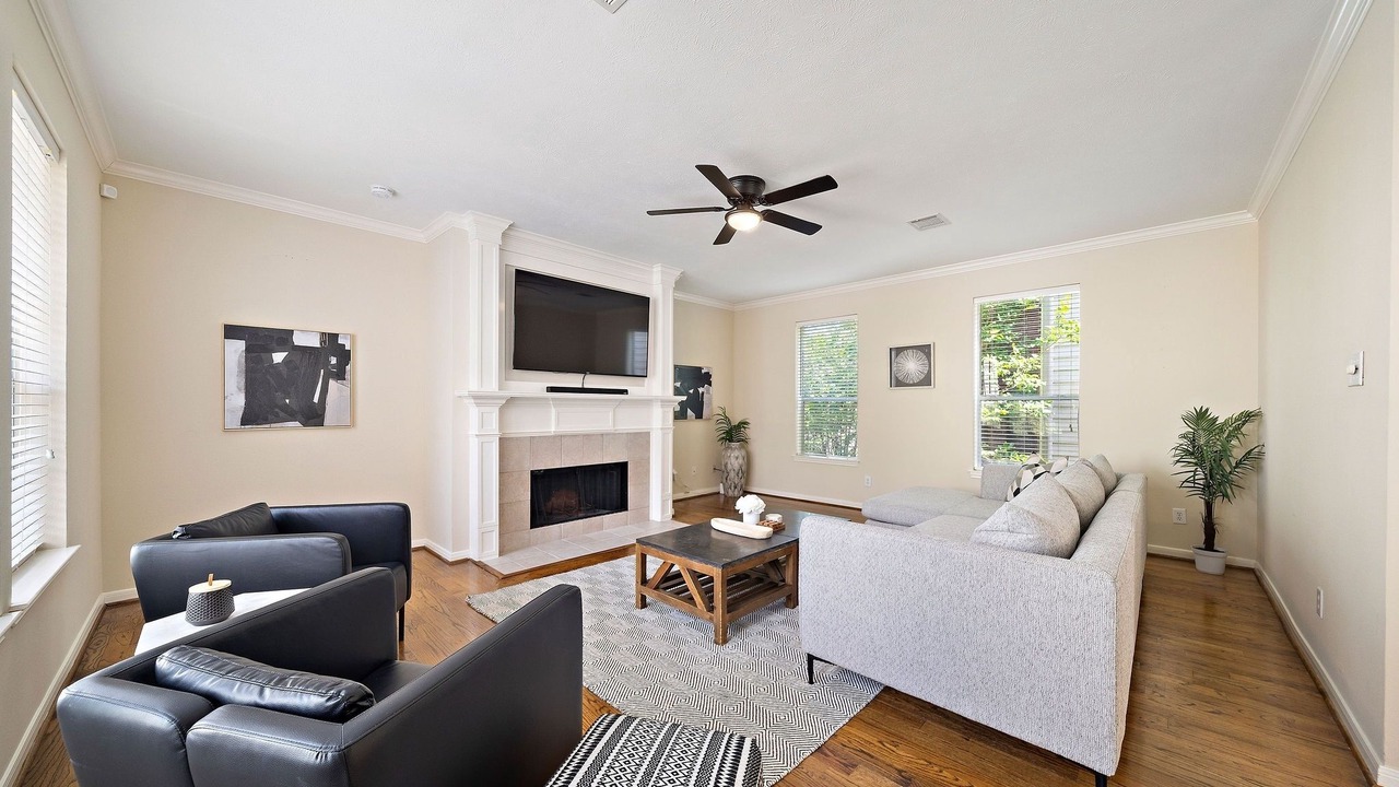 Photo of Livingroom in South Central Houston