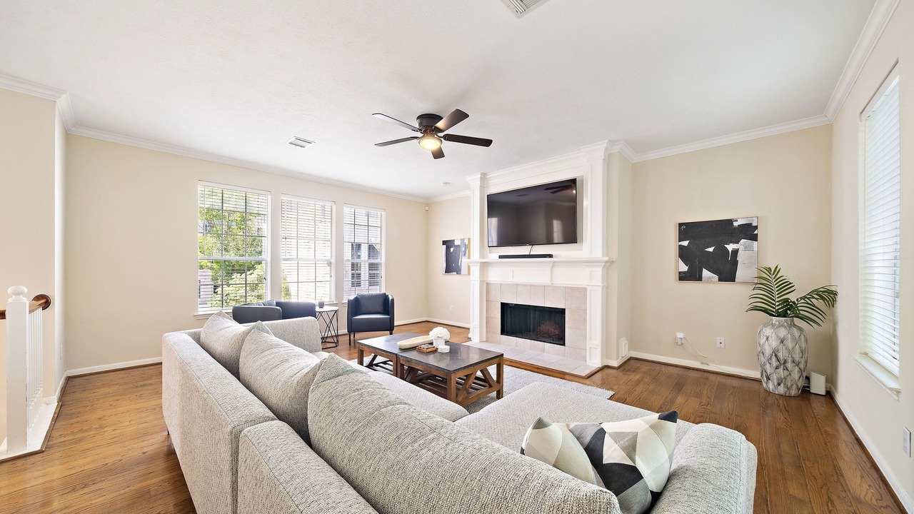 Photo of Livingroom in South Central Houston