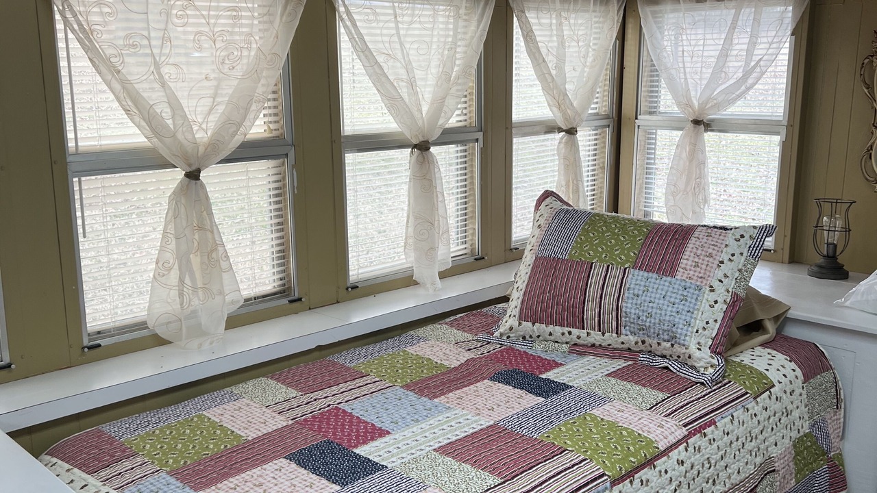 Photo of Bedroom in Mammoth Spring