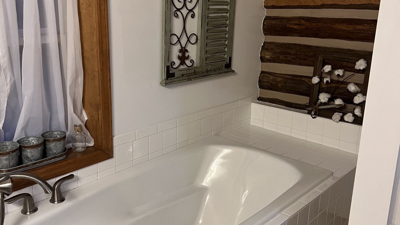 Photo of Bathroom in Mammoth Spring