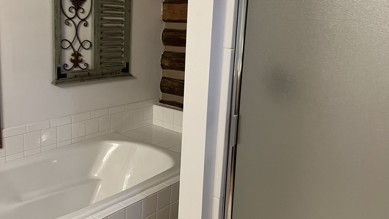 Photo of Bathroom in Mammoth Spring