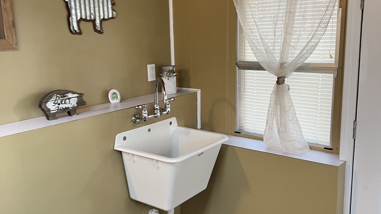 Photo of Bathroom in Mammoth Spring