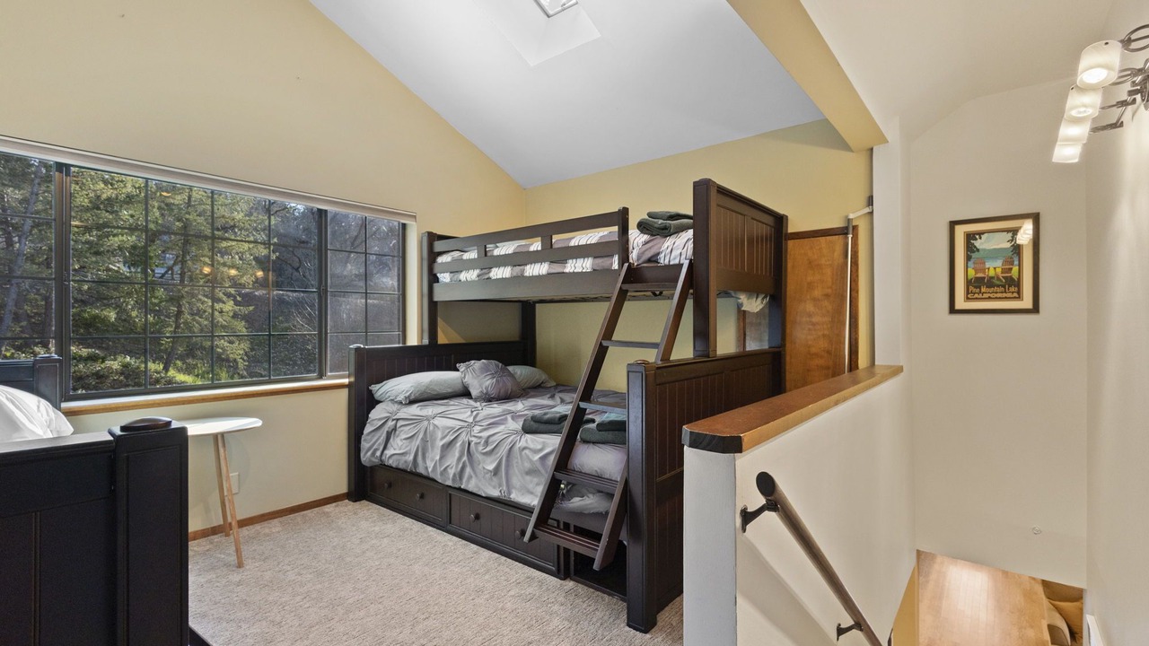 Photo of Bedroom in Groveland