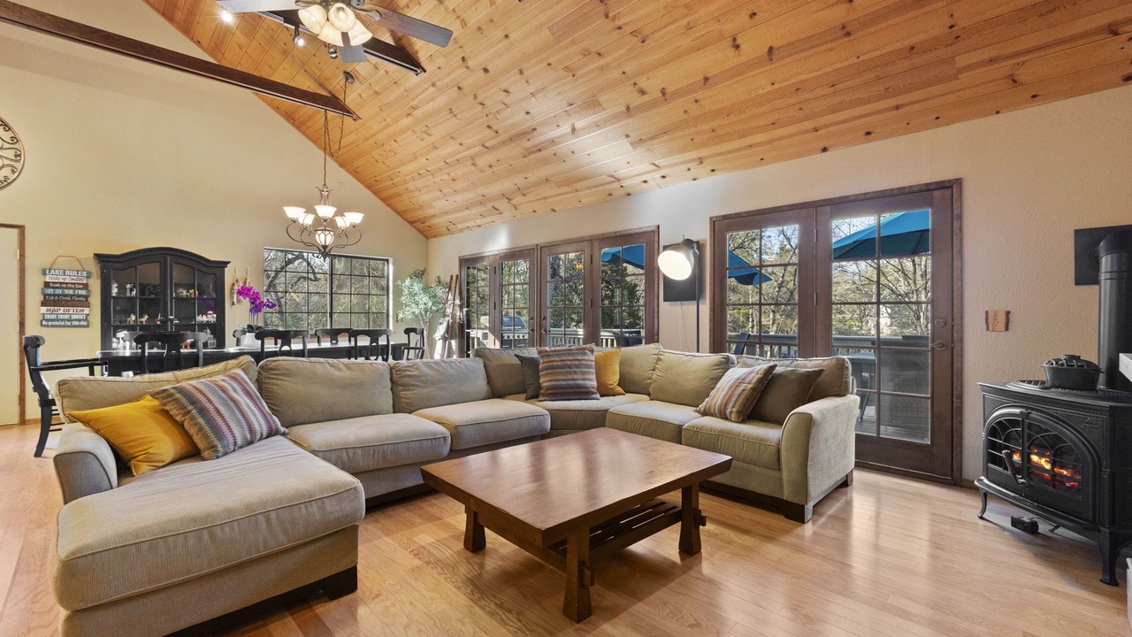 Photo of Bedroom in Groveland