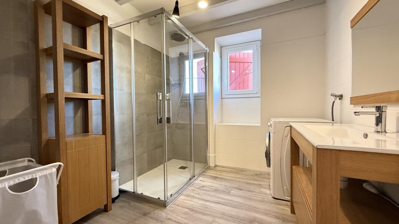 Photo of Bathroom in Sare