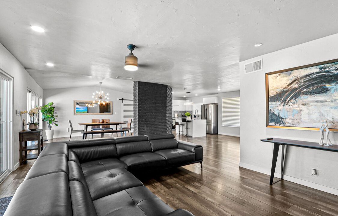 Photo of Livingroom in Mission Hills South