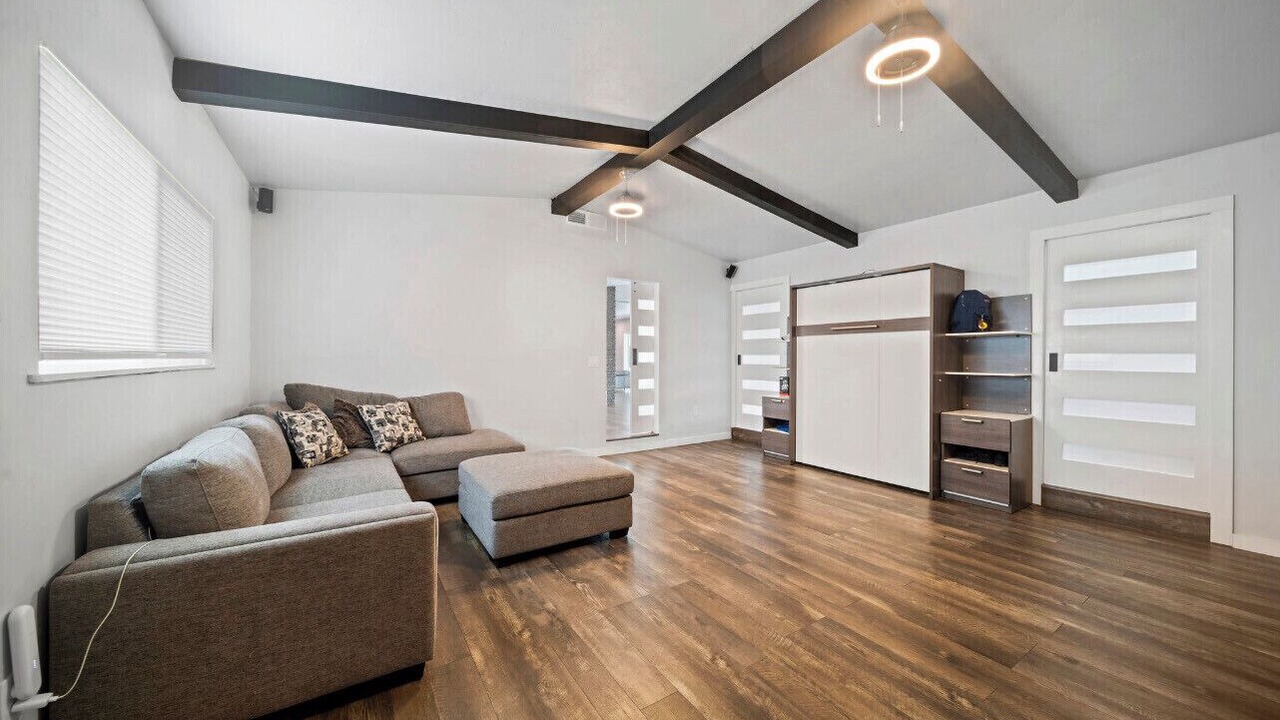 Photo of Livingroom in Mission Hills South