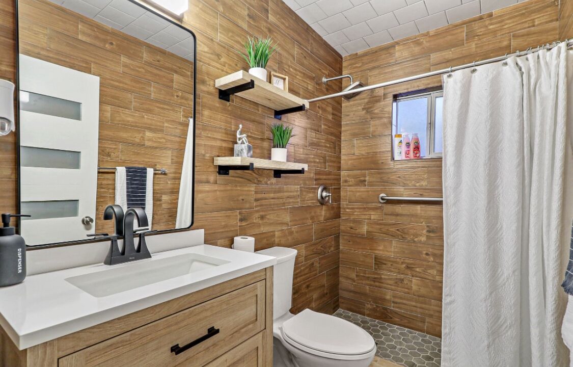 Photo of Bathroom in Mission Hills South