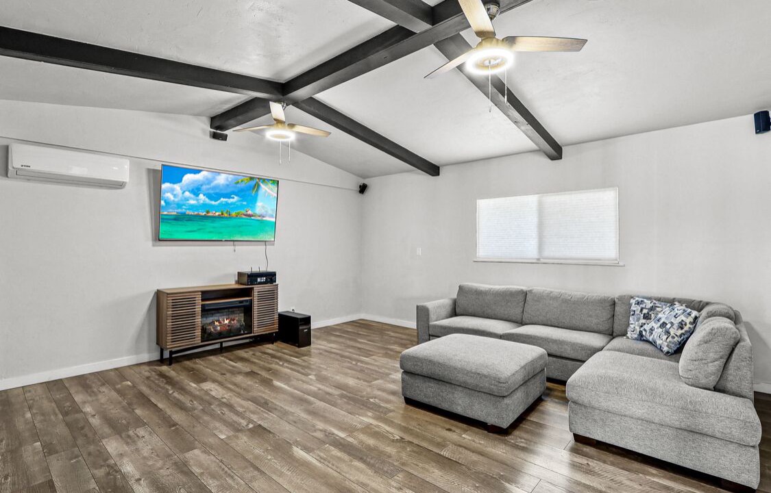 Photo of Livingroom in Mission Hills South
