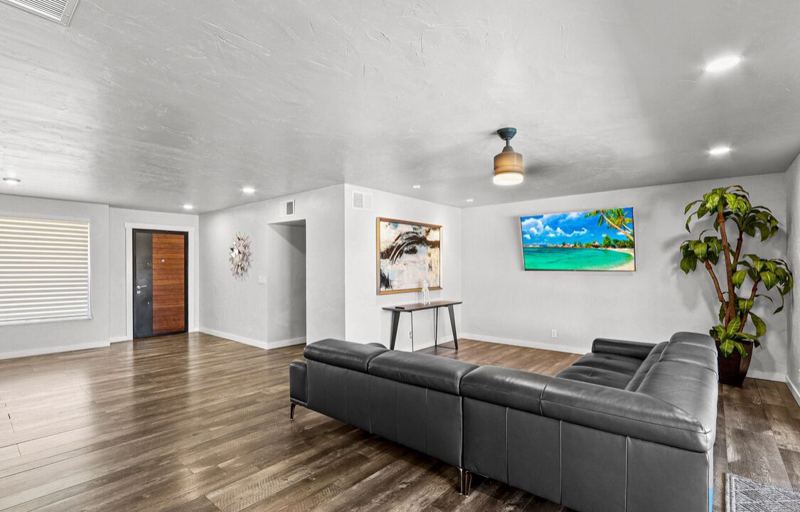 Photo of Livingroom in Mission Hills South