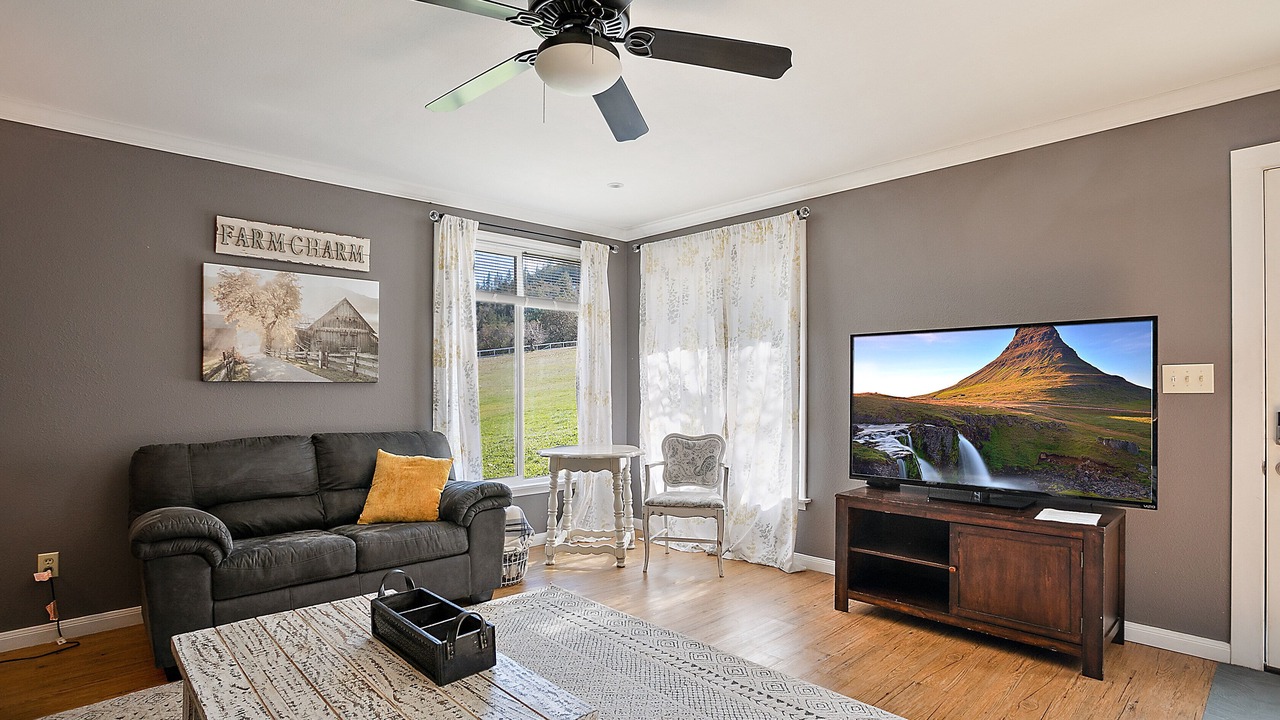 Photo of Livingroom in Central Point