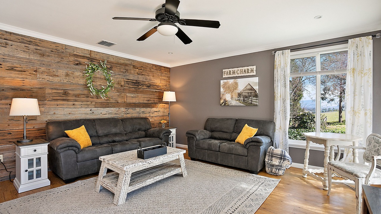 Photo of Livingroom in Central Point