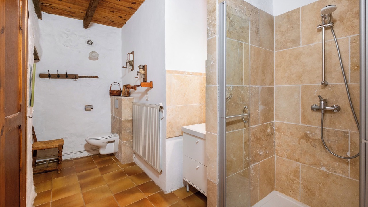 Photo of Bathroom in Labastide-de-Virac