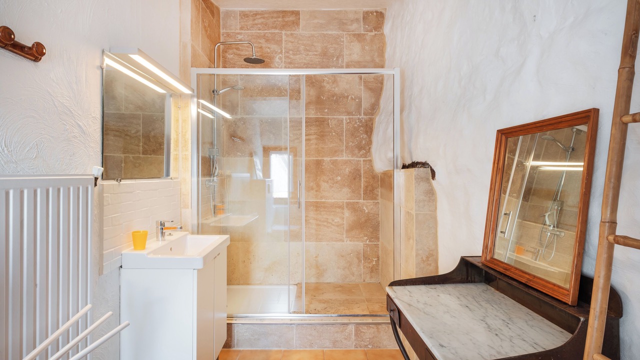 Photo of Bathroom in Labastide-de-Virac