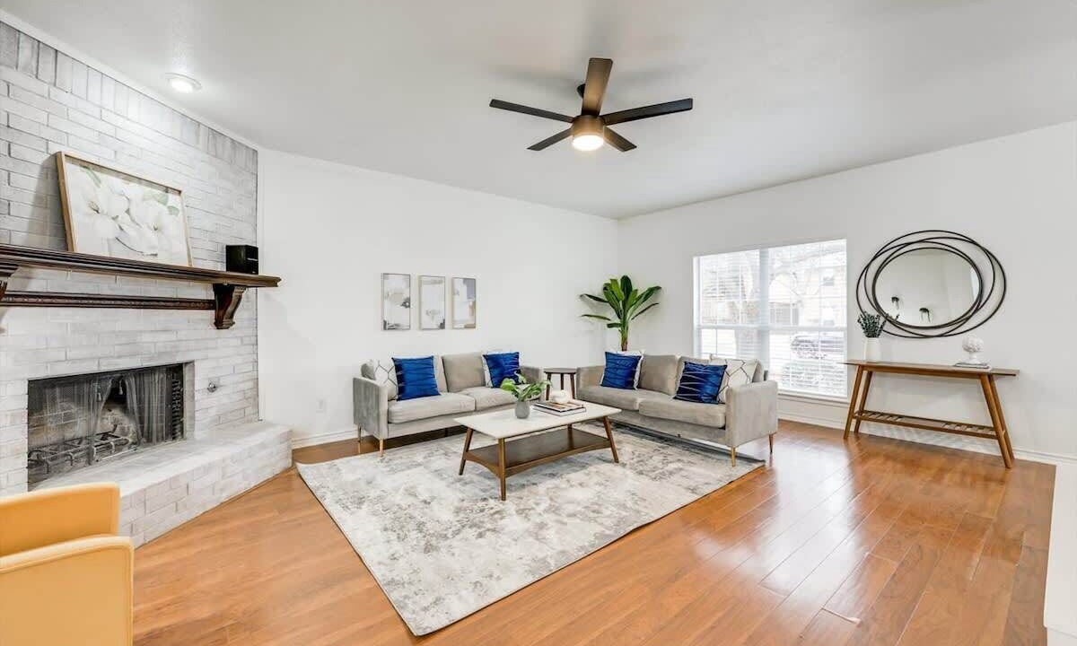 Photo of Livingroom in Rowlett