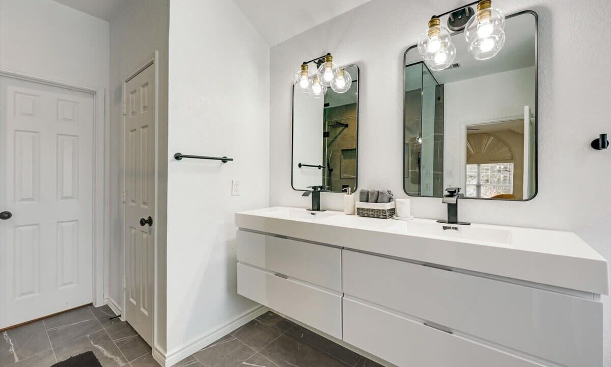 Photo of Bathroom in Rowlett