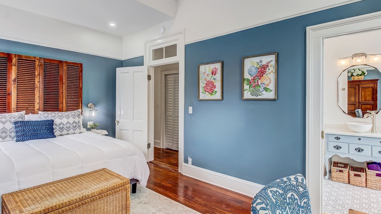 Photo of Bedroom in Historic District - North