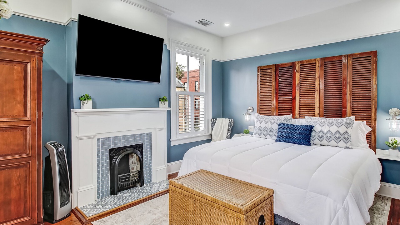 Photo of Bedroom in Historic District - North