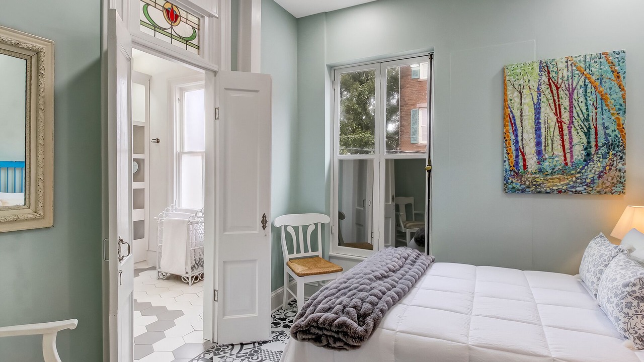 Photo of Bedroom in Historic District - North