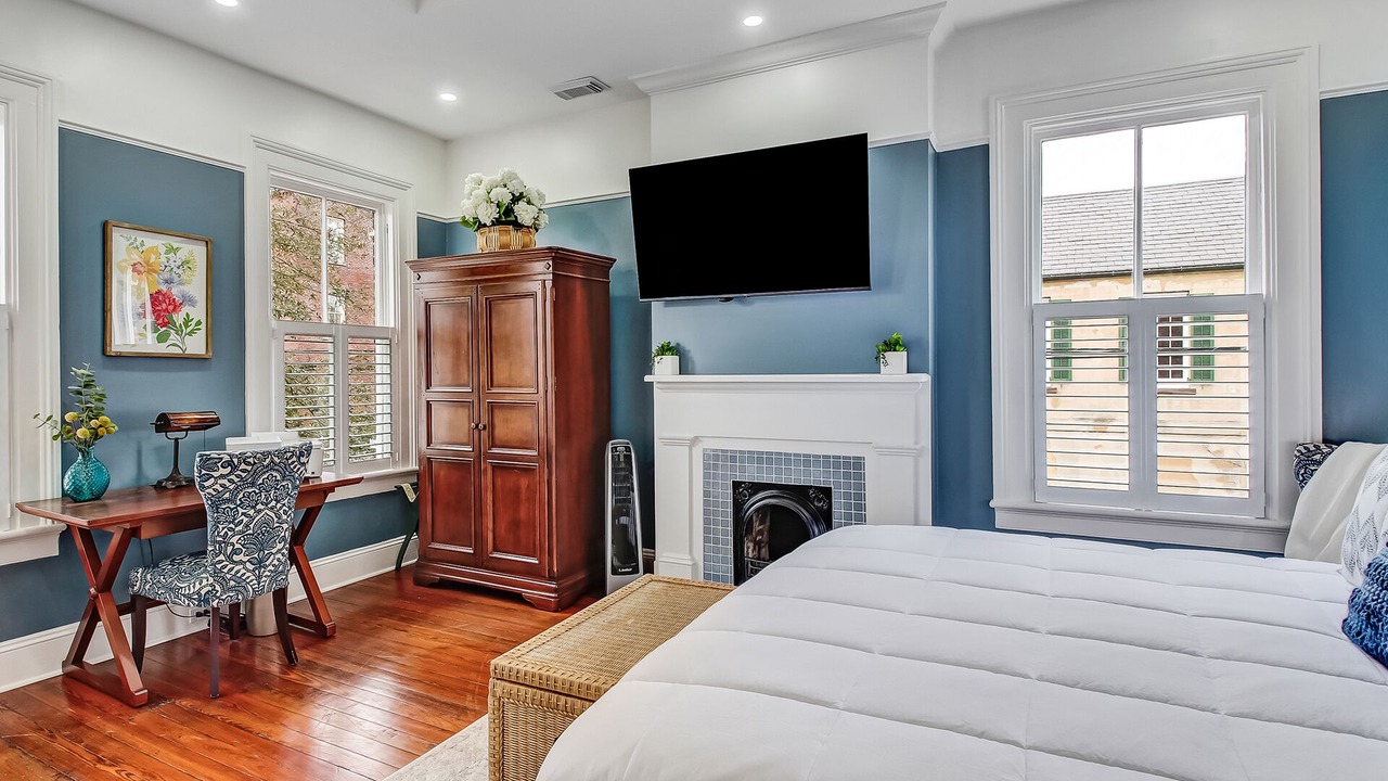Photo of Bedroom in Historic District - North