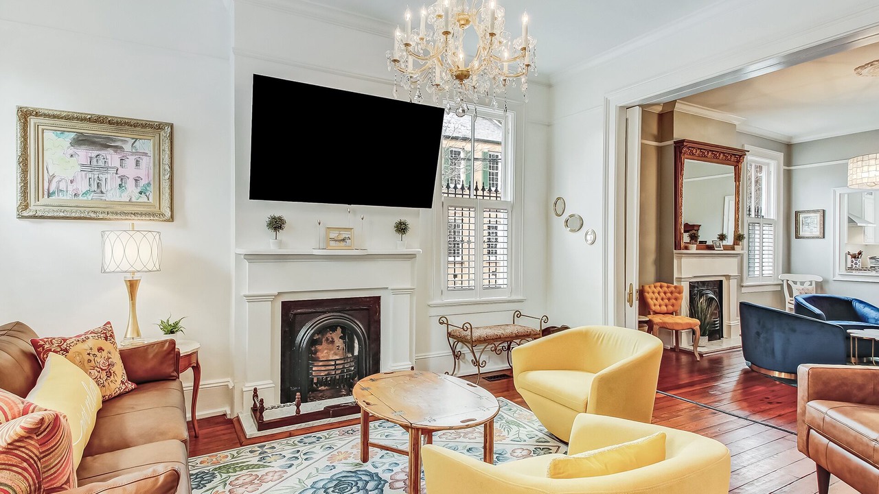 Photo of Livingroom in Historic District - North