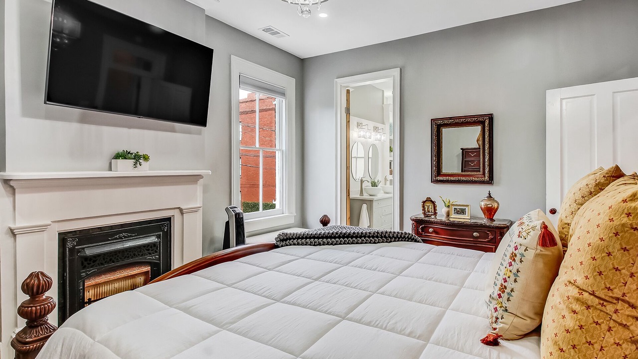 Photo of Bedroom in Historic District - North