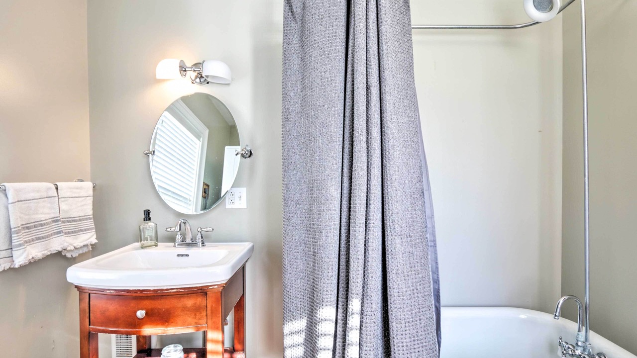 Photo of Bathroom in Marble Dale