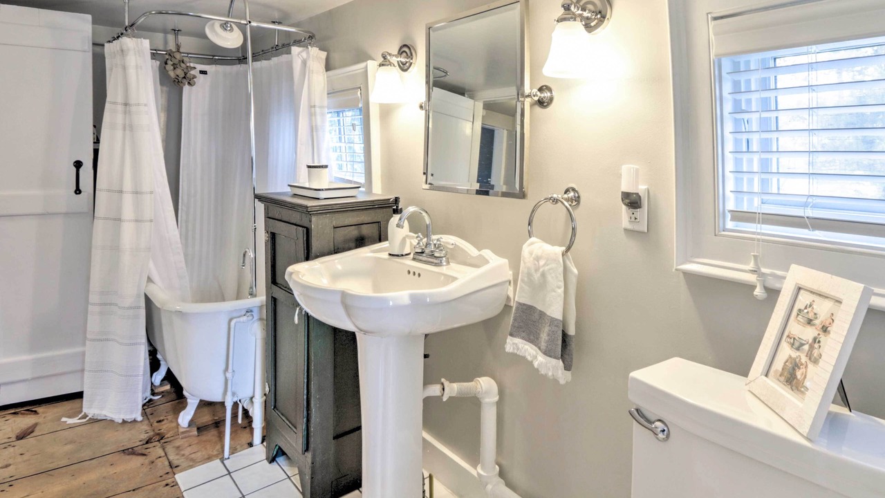 Photo of Bathroom in Marble Dale