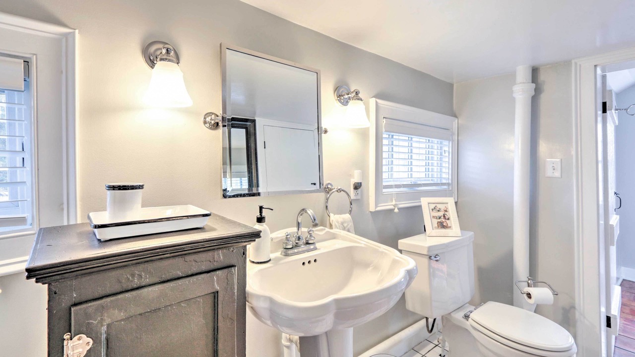 Photo of Bathroom in Marble Dale