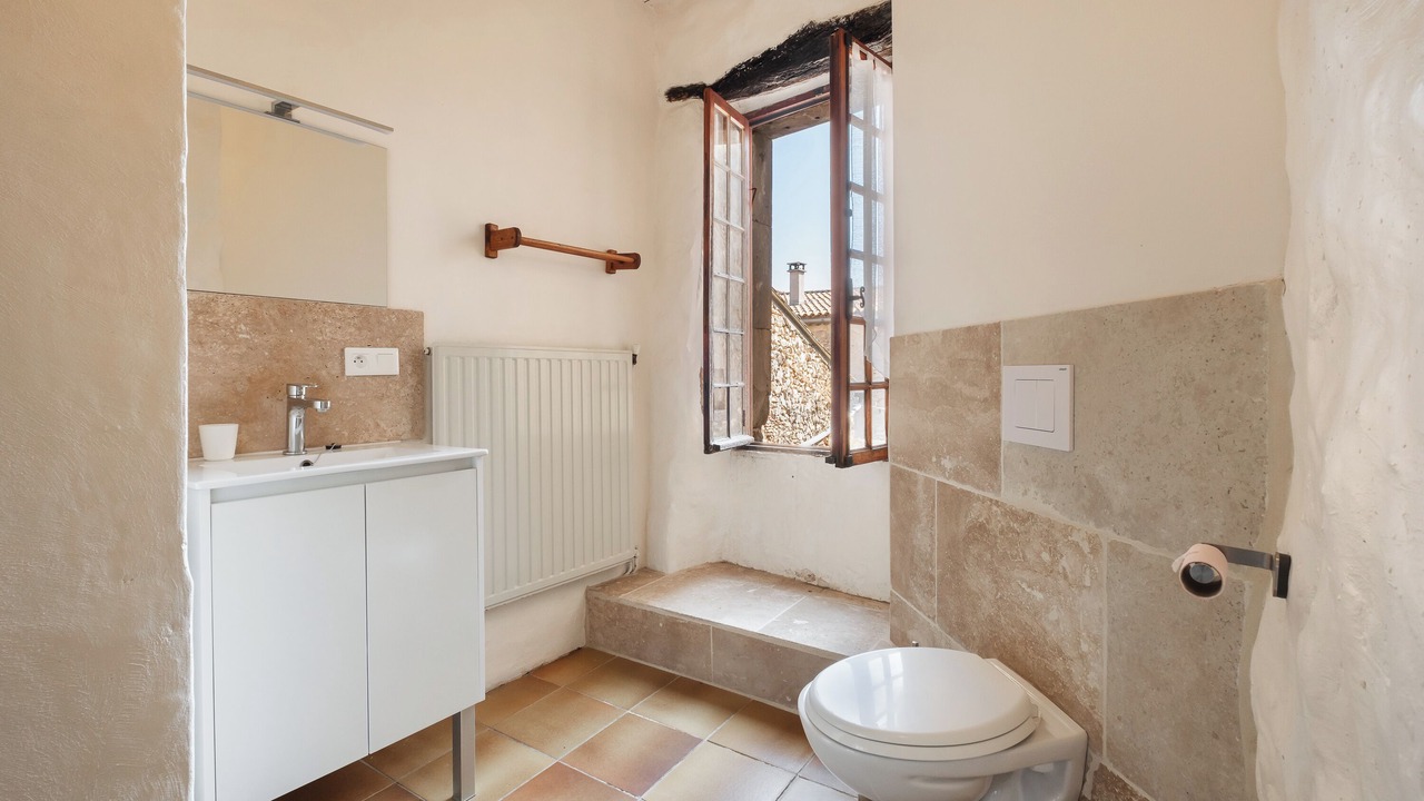 Photo of Bathroom in Labastide-de-Virac