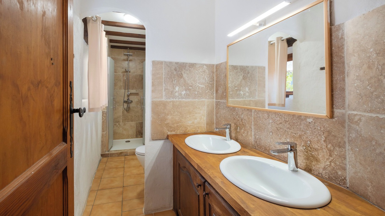Photo of Bathroom in Labastide-de-Virac