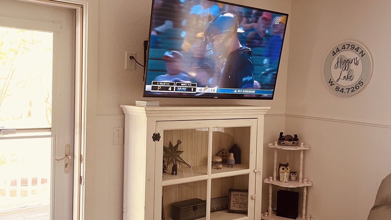 Photo of Livingroom in Higgins Lake