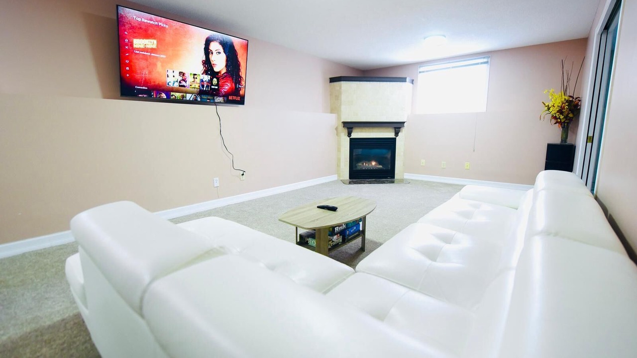 Photo of Livingroom in Bayridge West