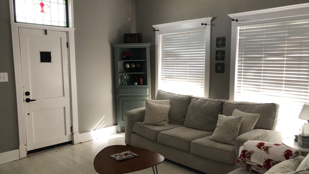 Photo of Livingroom in Van Buren