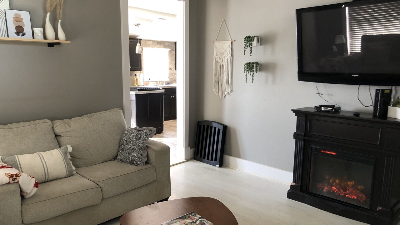 Photo of Livingroom in Van Buren