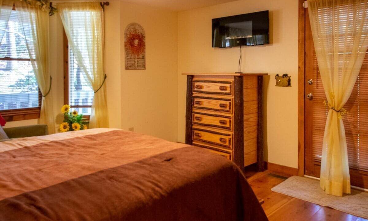 Photo of Bedroom in Blairsville