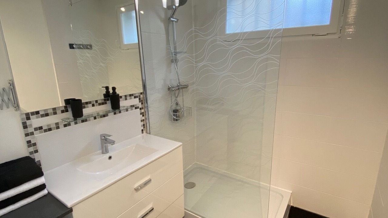 Photo of Bathroom in Cognac