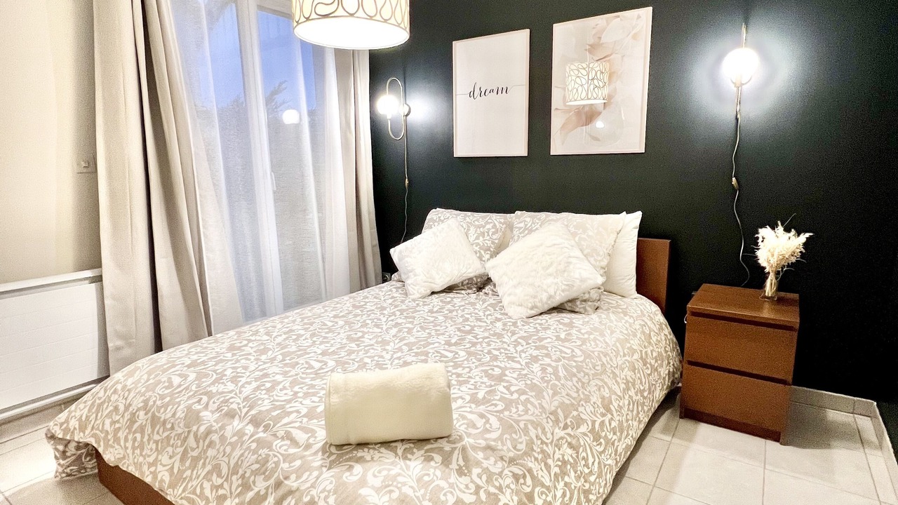 Photo of Bedroom in Champagne-au-Mont-d'Or