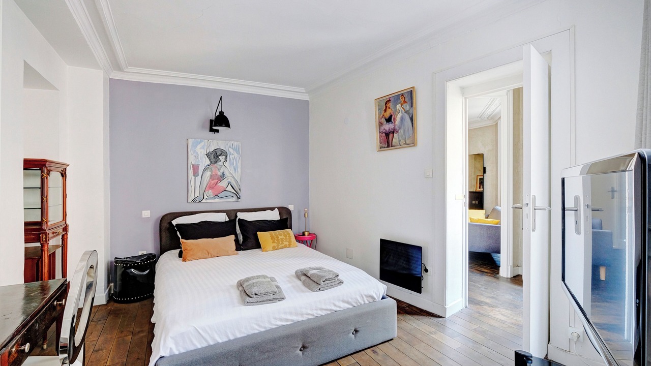 Photo of Bedroom in 9th Arrondissement