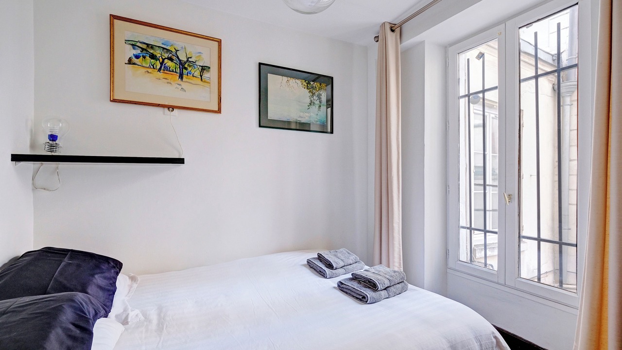 Photo of Bedroom in 9th Arrondissement