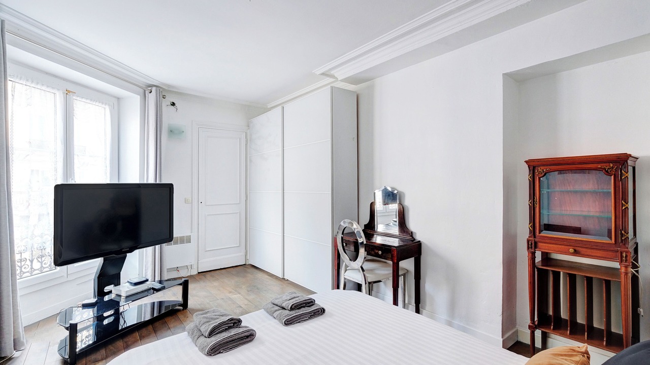 Photo of Bedroom in 9th Arrondissement