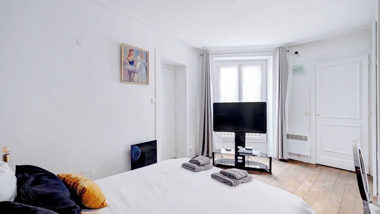 Photo of Bedroom in 9th Arrondissement