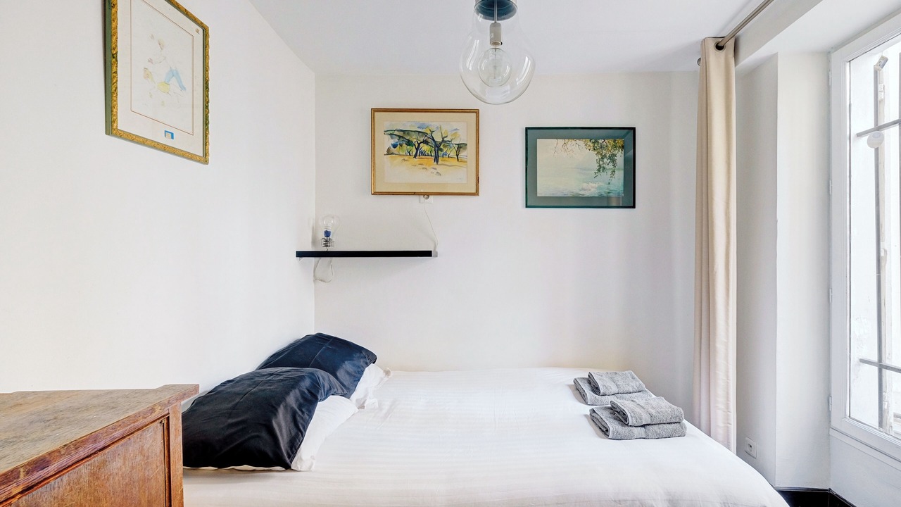 Photo of Bedroom in 9th Arrondissement